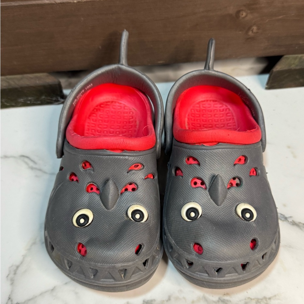 4/$15 Kids Gray and Red Shark Clogs Toddler Size 6c-7c
